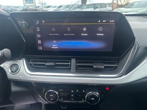 Certified 2025 Chevrolet Trax LT w/ LT Convenience Package image 29