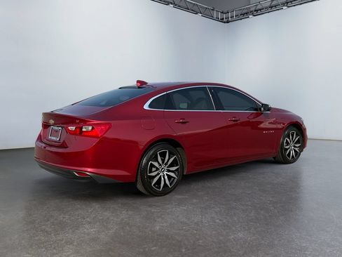Used 2017 Chevrolet Malibu LT w/ Leather Package FWD image 3