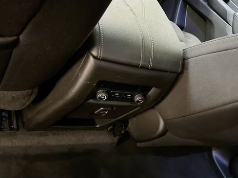 Used 2021 Chevrolet Traverse LT image 28