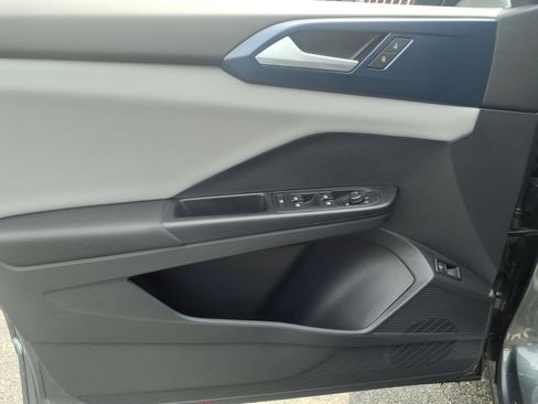 Certified 2023 Volkswagen Taos SE FWD image 13