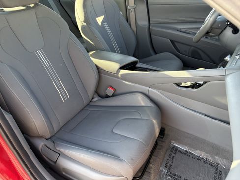 Used 2025 Hyundai Elantra SEL FWD image 10