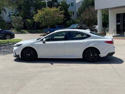Used 2025 Toyota Camry SE FWD image 3