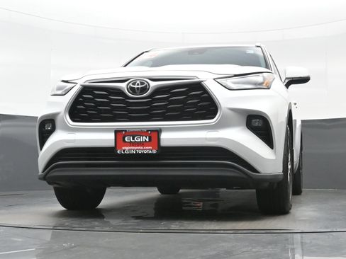 Used 2024 Toyota Highlander XLE AWD/4WD image 28