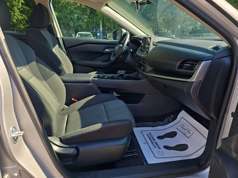 Used 2025 Nissan Rogue SV FWD image 14