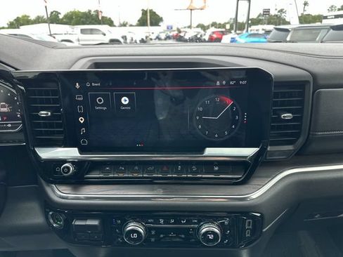 Used 2024 GMC Sierra 1500 SLT AWD/4WD image 11