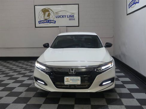 Used 2018 Honda Accord Sport image 2