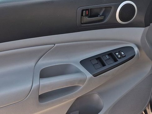 Used 2014 Toyota Tacoma PreRunner w/ SR5 Package image 12