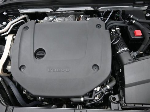 Used 2024 Volvo V90 B6 Cross Country Plus image 36