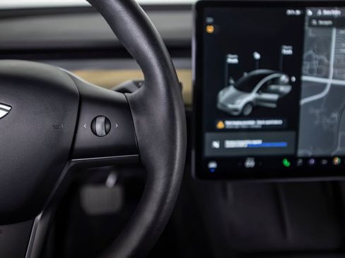 Used 2021 Tesla Model 3 Standard Range Plus image 34