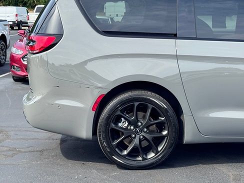 Used 2023 Chrysler Pacifica Limited w/ Uconnect Theater Family Group AWD/4WD image 48