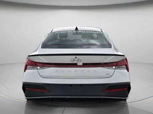 Certified 2025 Hyundai Elantra SEL FWD image 6