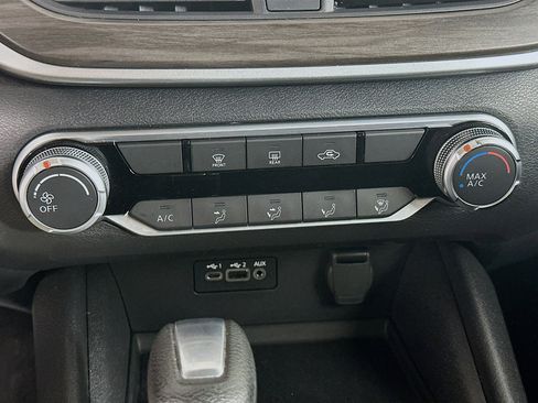 Used 2025 Nissan Altima 2.5 SV FWD image 22