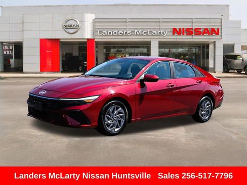 Used 2024 Hyundai Elantra SEL FWD image 9