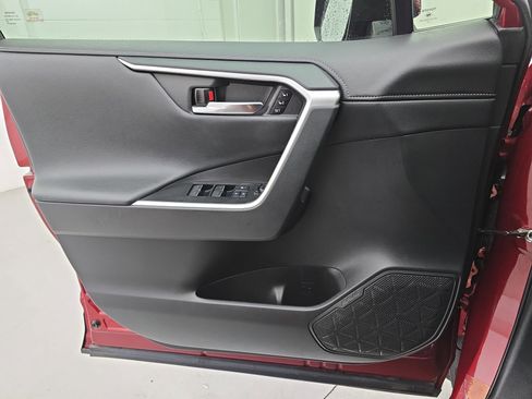 Used 2022 Toyota RAV4 Limited image 26