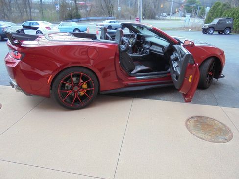 Used 2017 Chevrolet Camaro LT RWD image 46