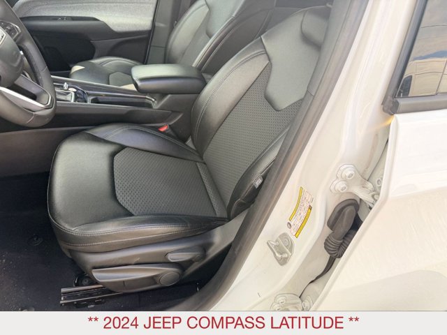 Used 2024 Jeep Compass Latitude AWD/4WD image 11