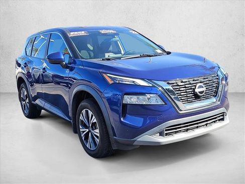 Used 2022 Nissan Rogue SV image 3
