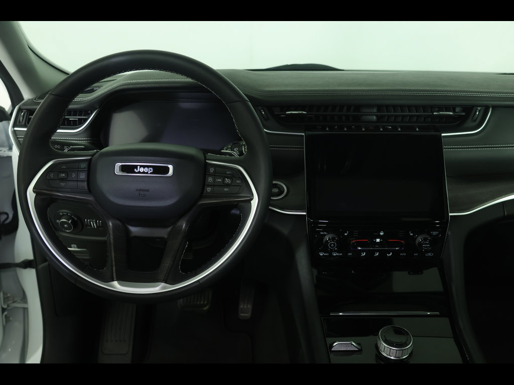 Used 2023 Jeep Grand Cherokee L Limited AWD/4WD image 17