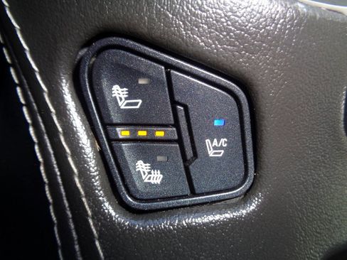 Used 2016 GMC Yukon SLT image 17