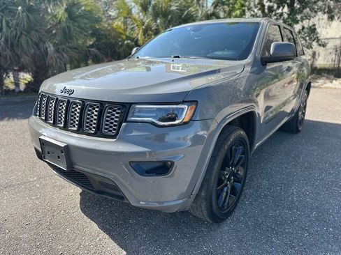 Used 2022 Jeep Grand Cherokee Laredo X image 1