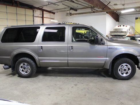 Used 2004 Ford Excursion Limited image 7