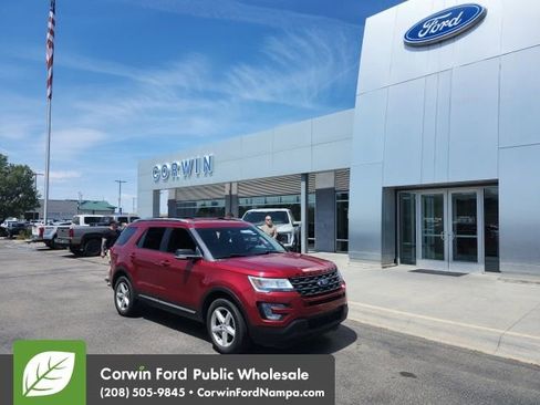 Used 2017 Ford Explorer XLT AWD/4WD image 2