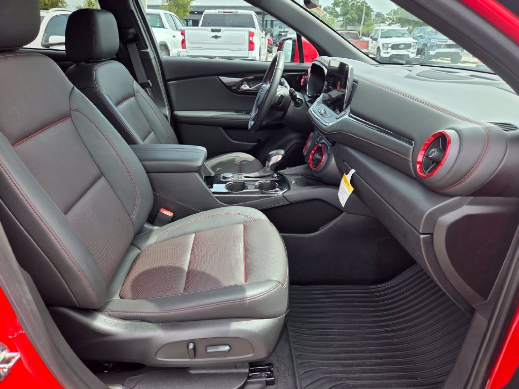 Used 2024 Chevrolet Blazer RS w/ Enhanced Convenience Package FWD image 16