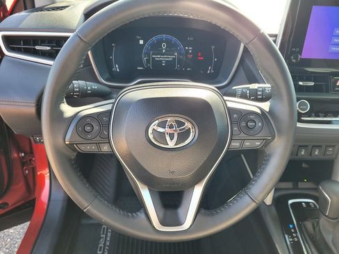 Used 2025 Toyota Corolla Cross XLE w/ Convenience Package FWD image 20