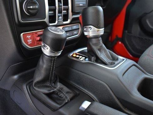 Used 2026 Jeep Wrangler Unlimited Rubicon AWD/4WD image 26