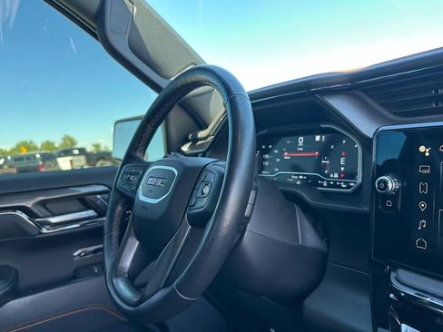 Used 2022 GMC Sierra 1500 AT4 w/ AT4 Premium Package AWD/4WD image 18