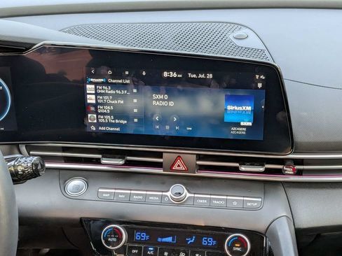 Certified 2024 Hyundai Elantra Limited FWD image 19