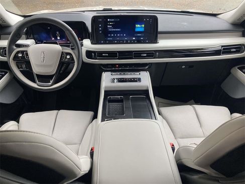 Used 2025 Lincoln Aviator Reserve w/ Equipment Group 201A image 11