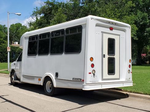 Used 2016 Ford E-350 and Econoline 350 Super Duty w/ Shuttle Bus Prep Package RWD image 14