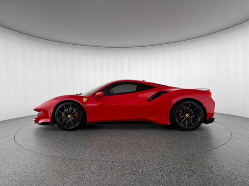 Used 2019 Ferrari 488 Pista Coupe RWD image 2