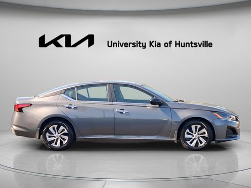 Used 2024 Nissan Altima 2.5 S FWD image 8