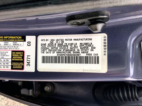 Used 2009 Pontiac Vibe w/ Preferred Package FWD image 34