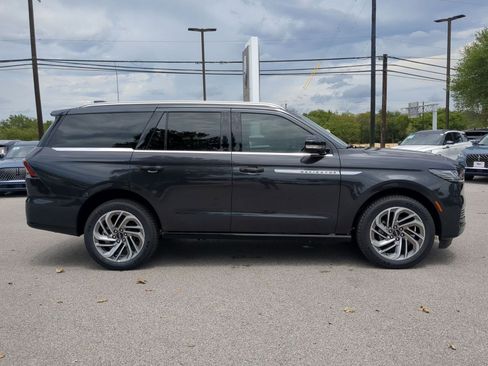 New 2025 Lincoln Navigator Reserve image 2