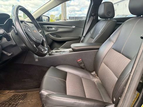 Used 2017 Chevrolet Impala LT FWD image 10