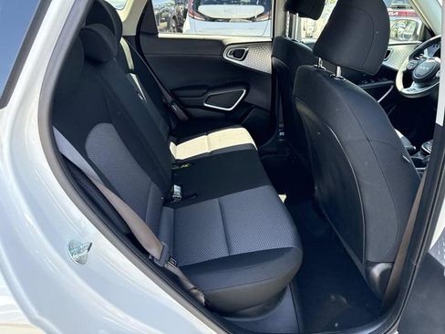 Used 2025 Kia Soul LX w/ LX Technology Package FWD image 11