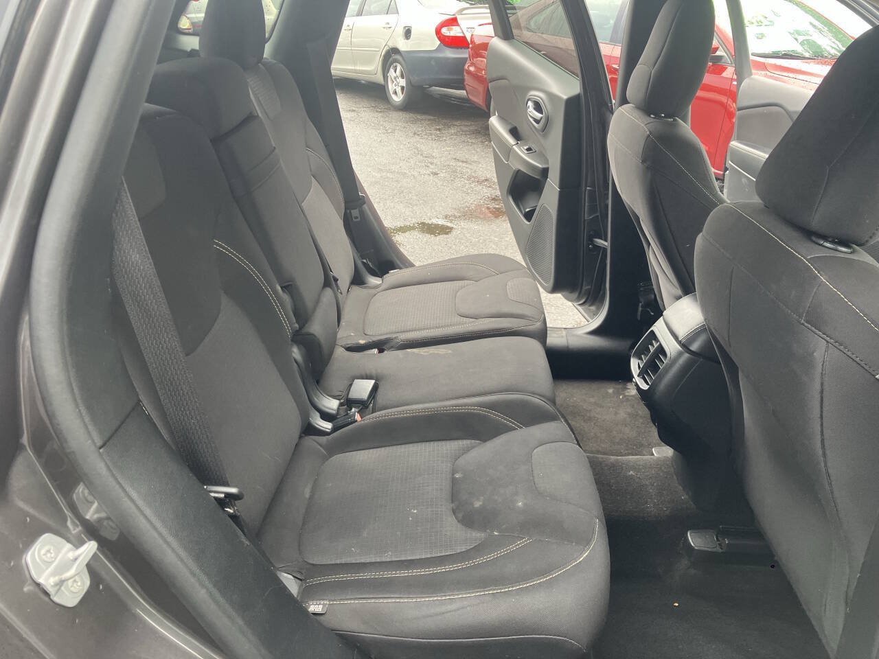 Used 2015 Jeep Cherokee Latitude FWD image 31