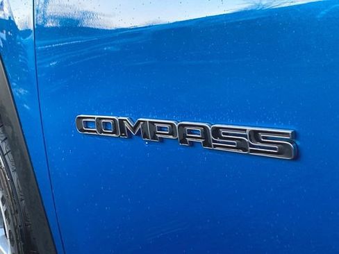 Used 2025 Jeep Compass Latitude image 3