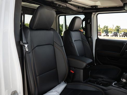 New 2025 Jeep Gladiator Sport image 22