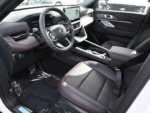 New 2026 Ford Explorer Platinum image 17