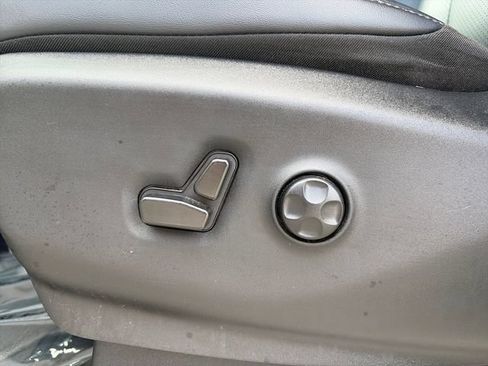Used 2024 Chrysler Pacifica Touring-L FWD image 27