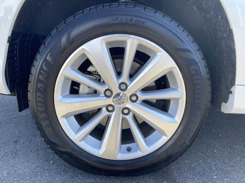 Used 2013 Toyota Highlander Limited AWD/4WD image 10