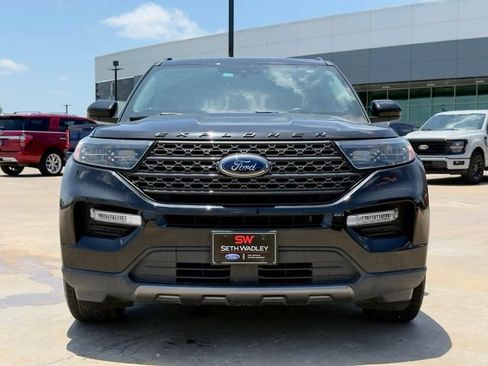 Used 2022 Ford Explorer XLT w/ Equipment Group 202A RWD image 3