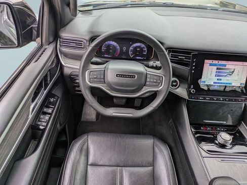 Used 2024 Jeep Wagoneer L Series II RWD image 17