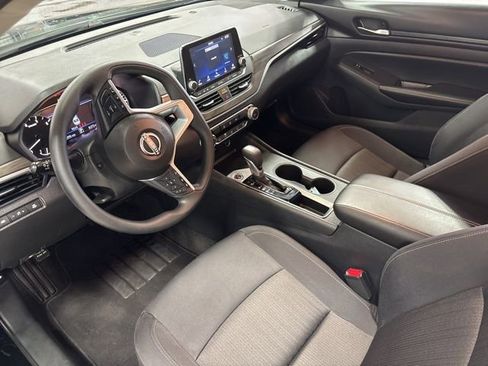 Used 2025 Nissan Altima 2.5 SV image 11