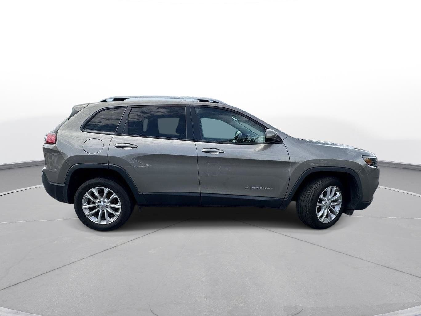 Used 2020 Jeep Cherokee Latitude FWD image 5