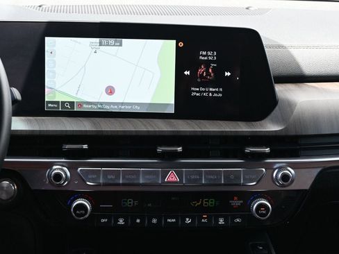 Used 2024 Kia Telluride SX w/ Towing Package FWD image 10